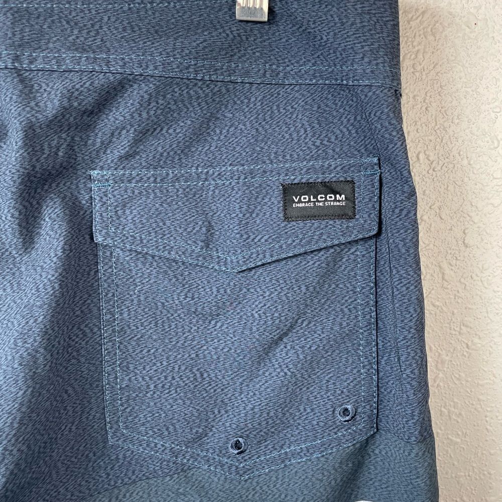 NWT Volcom Modtech Swim Trunks Size 31 - Picture 5 of 6